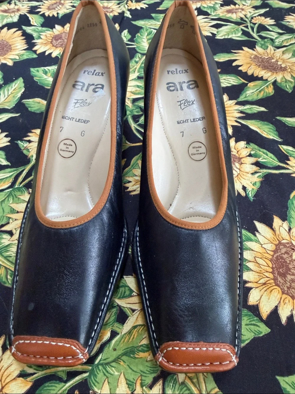 Ara Black Leather Flats with Brown Trim Germany 7g